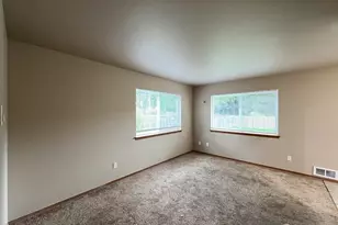 512 N 4th Ave SW, Tumwater, WA 98512 - Photo 5