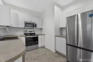 12712 Admiralty Way, Everett, WA 98204 - Photo 3