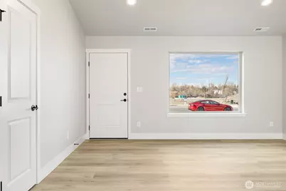 215 Lessor Loop, Moses Lake, WA 98837 - Photo 3
