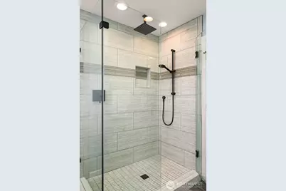 20121 Bartlett Road, Bothell, WA 98012 - Photo 25