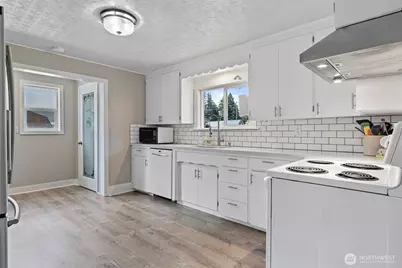 706 Harrison Street, Sumner, WA 98390 - Photo 3