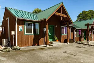 475 SE Barrington Dr, Oak Harbor, WA 98277 - Photo 1