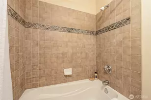 8517 Stone Ave N, Seattle, WA 98103 - Photo 19
