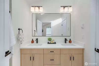 10053 8th Avenue NW, Seattle, WA 98177 - Photo 15