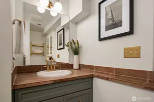 830 NE 59th St, Seattle, WA 98105 - Photo 21