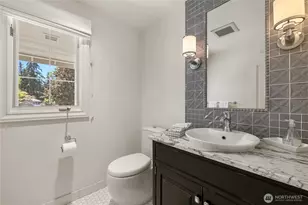 2553 Medina Cir, Medina, WA 98039 - Photo 19