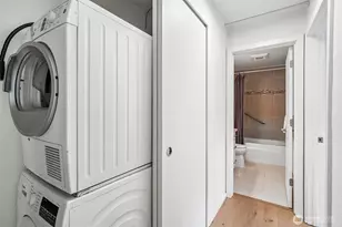 12700 NE 8th St, Bellevue, WA 98005 - Photo 15