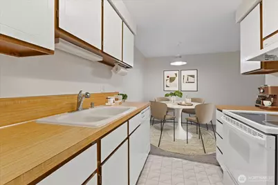 11006 NE 68th Street #819, Kirkland, WA 98033 - Photo 17