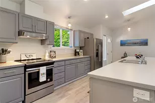 41 E Rainier Dr, Allyn, WA 98524 - Photo 5