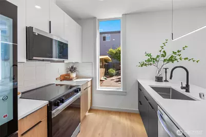 3035 A 21st Avenue W, Seattle, WA 98199 - Photo 9
