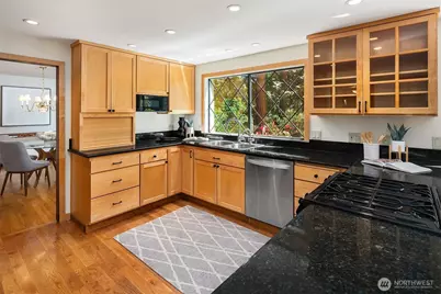 2302 126th Avenue NE, Bellevue, WA 98005 - Photo 5