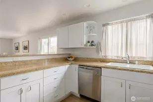 2414 SW Holden St, Seattle, WA 98106 - Photo 3