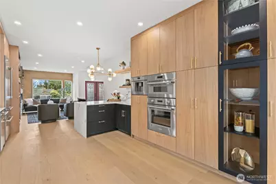 9535 Dayton Avenue N, Seattle, WA 98103 - Photo 13