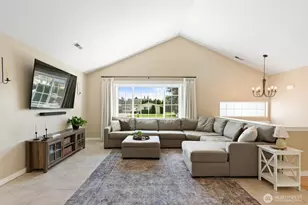 933 E Sharon Ave, Burlington, WA 98233 - Photo 5