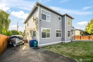 10821 Crestwood Dr S, Seattle, WA 98178 - Photo 3