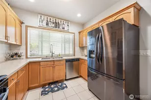 10821 Crestwood Dr S, Seattle, WA 98178 - Photo 11