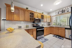10821 Crestwood Dr S, Seattle, WA 98178 - Photo 9