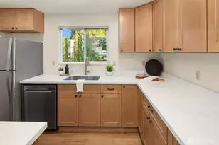 10838 E Riverside Dr, Bothell, WA 98011 - Photo 9