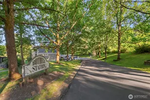 10838 E Riverside Dr, Bothell, WA 98011 - Photo 25