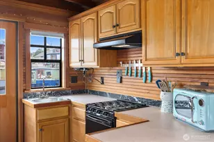 2401 N Northlake Way, Seattle, WA 98103 - Photo 9