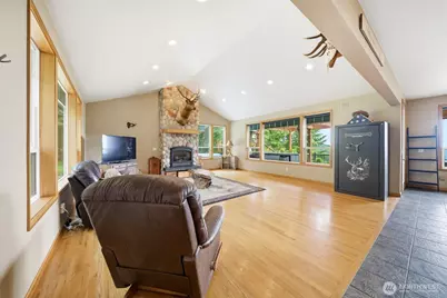 966 Lookout Road, Castle Rock, WA 98611 - Photo 9