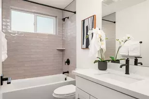 7747 2nd Ave NE, Seattle, WA 98115 - Photo 11