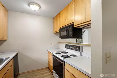 22703 Lakeview Drive #E1, Mountlake Terrace, WA 98043 - Photo 5
