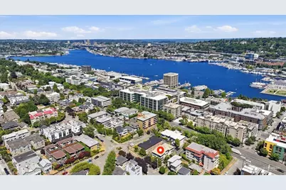 914 6th Avenue N #201, Seattle, WA 98109 - Photo 3