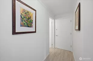 914 6th Ave N, Seattle, WA 98109 - Photo 5