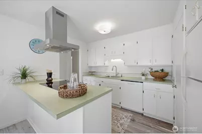 914 6th Avenue N #201, Seattle, WA 98109 - Photo 9