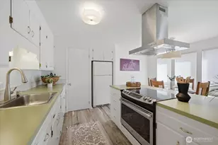 914 6th Ave N, Seattle, WA 98109 - Photo 7