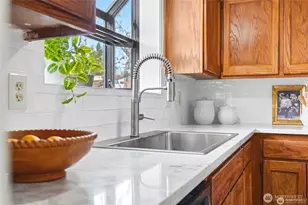 3519 NE 95th St, Seattle, WA 98115 - Photo 3