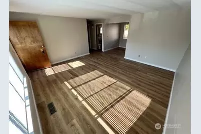 1010 W Pioneer, Puyallup, WA 98371 - Photo 17