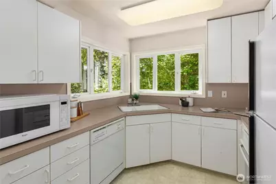 9210 Parkwood Ridge Road, Mercer Island, WA 98040 - Photo 27