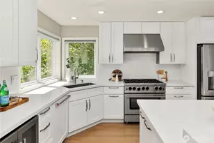 9210 Parkwood Ridge Rd, Mercer Island, WA 98040 - Photo 11