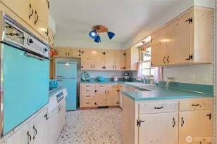 1754 N Narrows Dr, Tacoma, WA 98406 - Photo 13