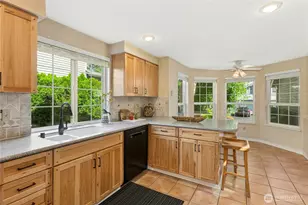 24311 SE 41st Pl, Sammamish, WA 98029 - Photo 17