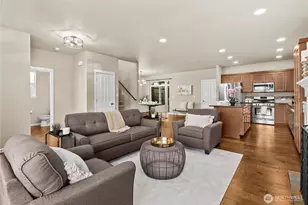 18428 Village Pkwy E, Bonney Lake, WA 98391 - Photo 11