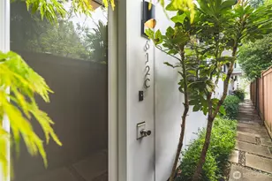612 N 45th St, Seattle, WA 98103 - Photo 3
