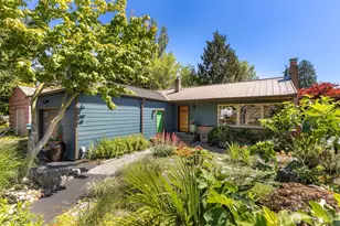 2007 NE 137th St, Seattle, WA 98125 - Photo 3