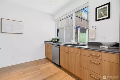 339 16th Avenue E #B, Seattle, WA 98112 - Photo 17