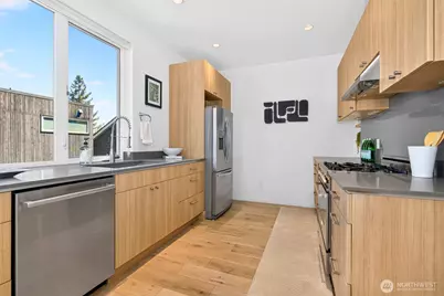 339 16th Avenue E #B, Seattle, WA 98112 - Photo 15