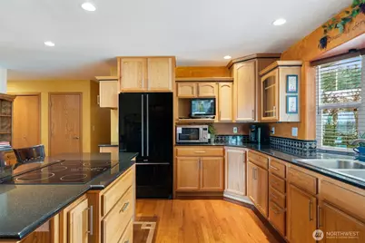 341 E Rainier Court, Allyn, WA 98524 - Photo 11
