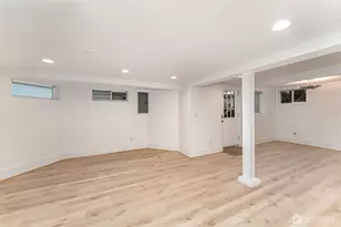 5523 Woodlawn Ave N, Seattle, WA 98103 - Photo 9