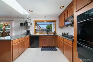 1225 SW Barrington Dr, Oak Harbor, WA 98277 - Photo 9