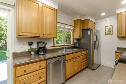 12524 Bingham Avenue E, Tacoma, WA 98446 - Photo 9