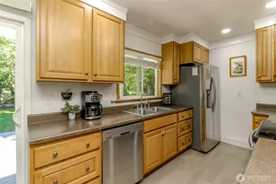 12524 Bingham Ave E, Tacoma, WA 98446 - Photo 9