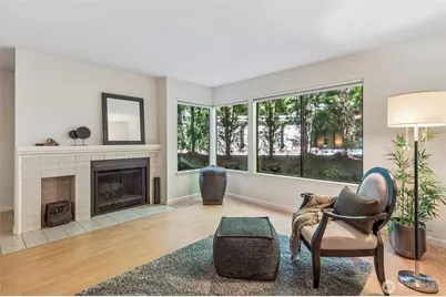 1354 Bellevue Way NE #3, Bellevue, WA 98004 - Photo 3
