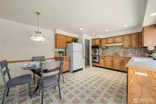 17326 NE 18th Pl, Bellevue, WA 98008 - Photo 11