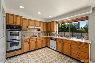 17326 NE 18th Pl, Bellevue, WA 98008 - Photo 13